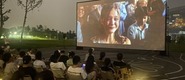 （内射尤物视频在线观看转载）成都秋夜“新耍法”：到公园看坝坝电影
